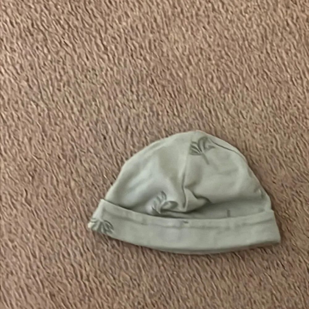 Old navy baby hat 3-6 months